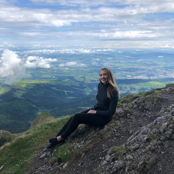 Meet Your Posher! - Picture 4 of 4